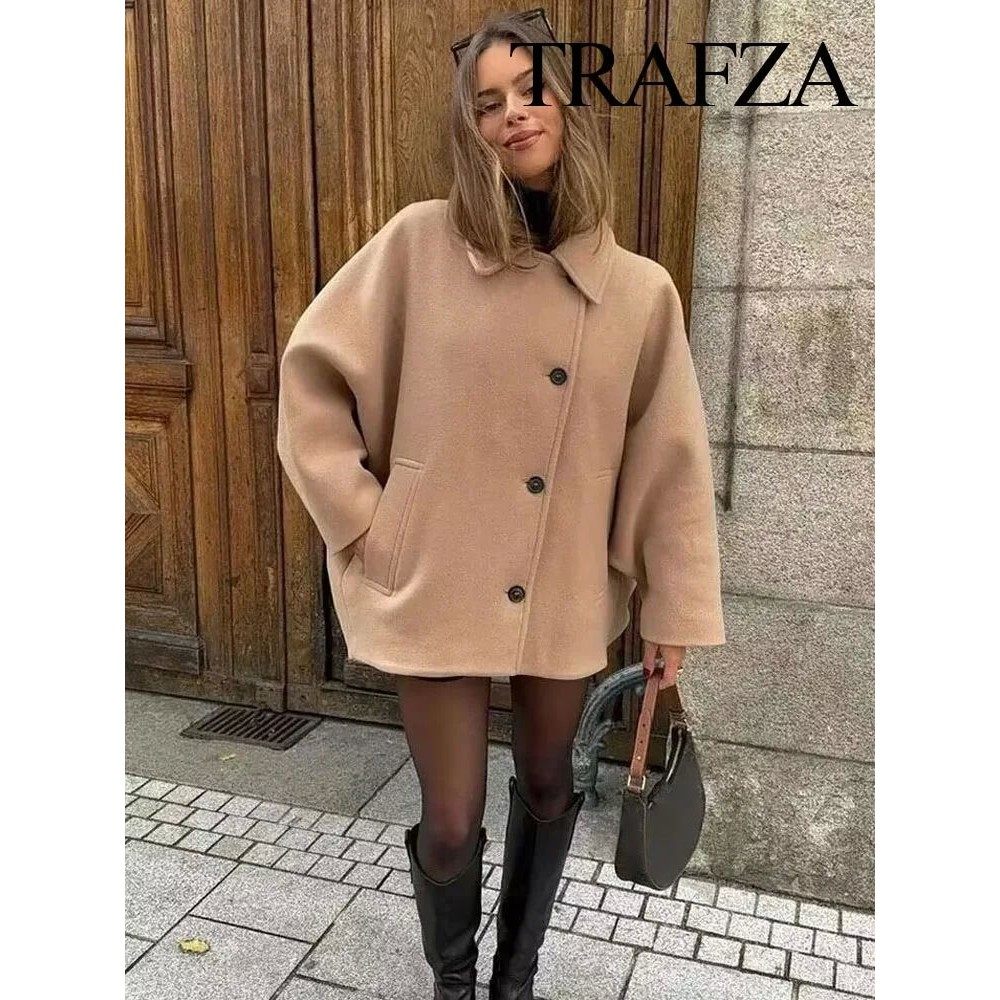 Lady's loose-fitting short-sleeved jacket