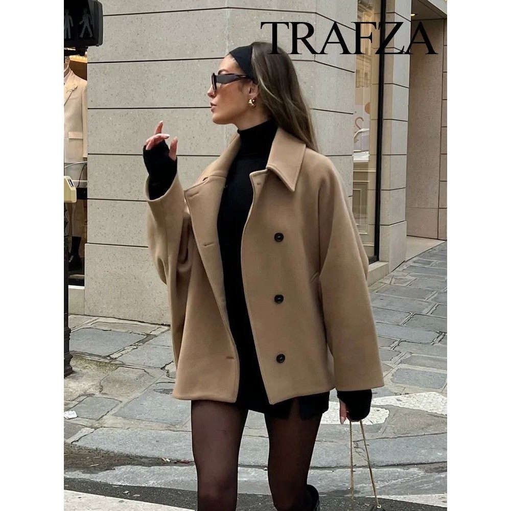 Lady's loose-fitting short-sleeved jacket